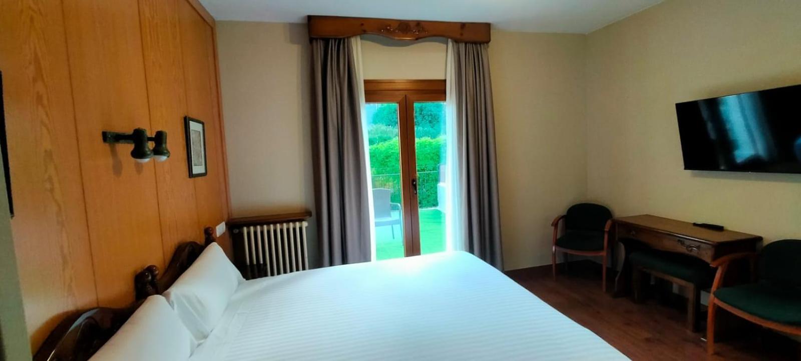 Edelweiss Hotel 2*